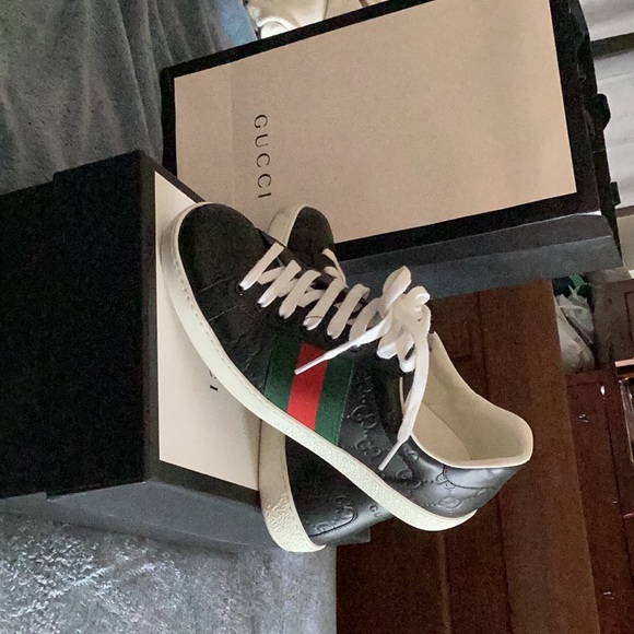 Size 6 men shoes - Picture 3 of 6